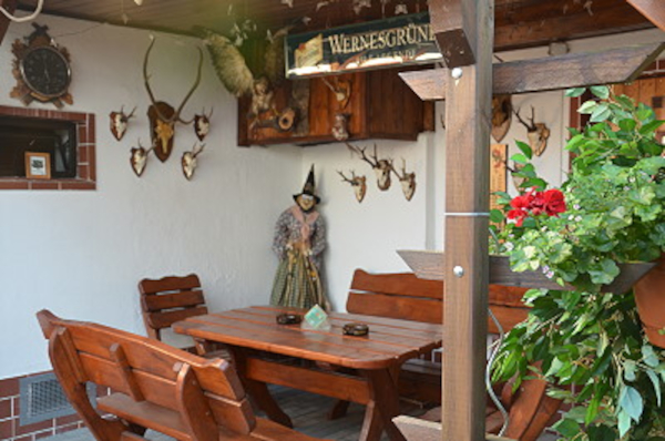 Gemütliche Atmosphäre im Biergarten